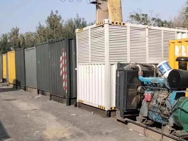 鹤岗200KW柴油发电机机组每小时油耗是多少？